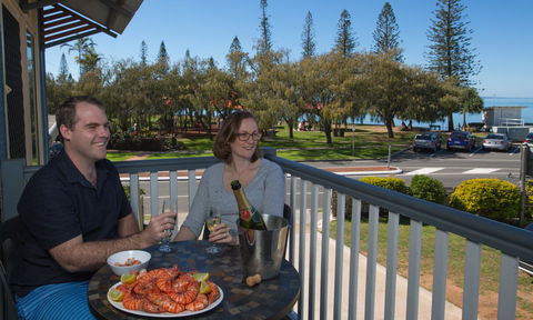 Pale Pacific Holiday Units - Accommodation Redcliffe 2