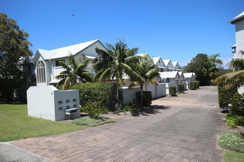 Waters Edge - Accommodation Redcliffe 0