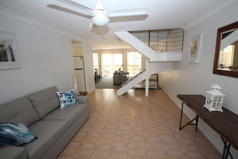 Waters Edge - Accommodation Redcliffe 2