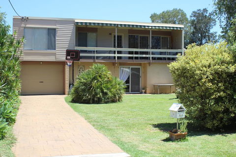 Waters Edge - Accommodation Redcliffe 2