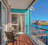 Waters Edge Apartment with Jetty - Accommodation Redcliffe