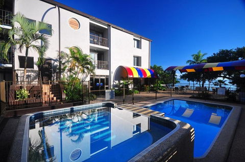 Waters Edge The Strand - Accommodation Redcliffe 0