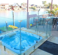Waterside Resort Style - Accommodation Redcliffe