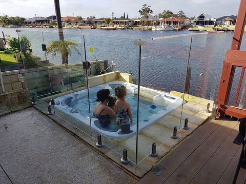 Waterside Resort Style - Accommodation Redcliffe 3