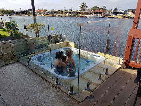 Waterside Resort Style - Accommodation Redcliffe 1