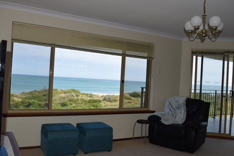 Watersun Beach House - Accommodation Redcliffe 0