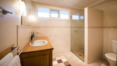 Wattle Grove Homestead Bed & Breakfast - Accommodation Redcliffe 3