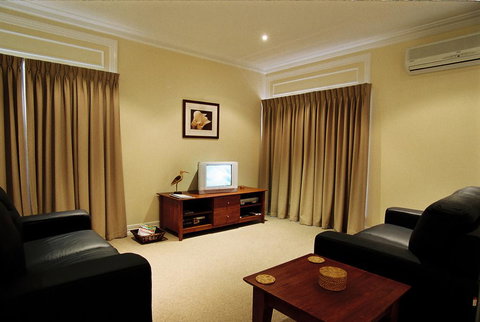 Waverley House Cottages - Accommodation Redcliffe 1