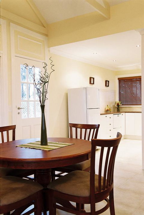 Waverley House Cottages - Accommodation Redcliffe 3