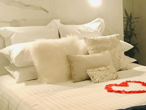 Waves And White Horses Seaview Retreat (adults Only) - Accommodation Redcliffe 3