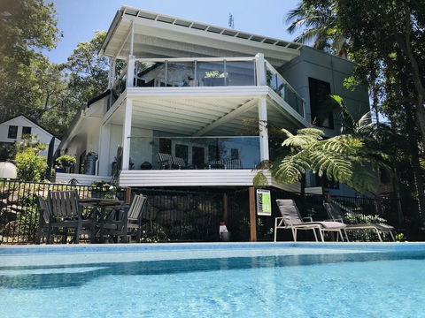 Waves And White Horses Seaview Retreat (adults Only) - Accommodation Redcliffe 1