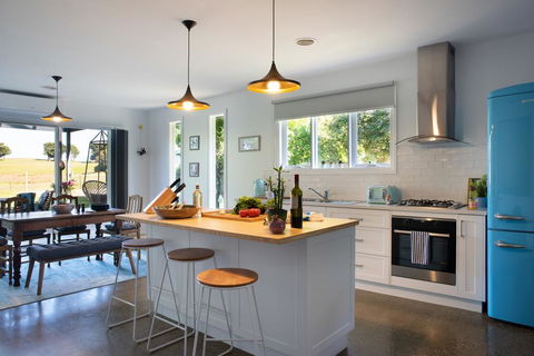 Wayward Cottage - Accommodation Redcliffe 1