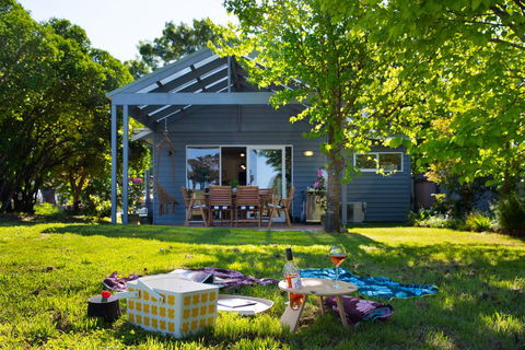 Wayward Cottage - Accommodation Redcliffe 0