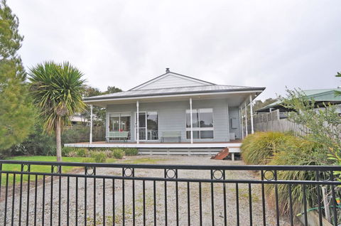 WELCOME BREAK - PET FRIENDLY - Accommodation Redcliffe 0