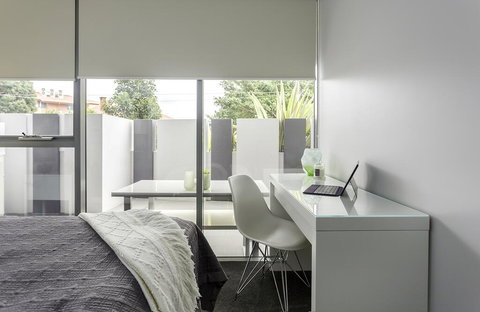 Well-Appointed 3 Bedroom, 2 Bath, Parking & Pool - Accommodation Redcliffe 2