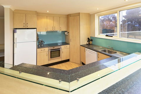 Wendaleigh 8 - Central Unit - Accommodation Redcliffe 2