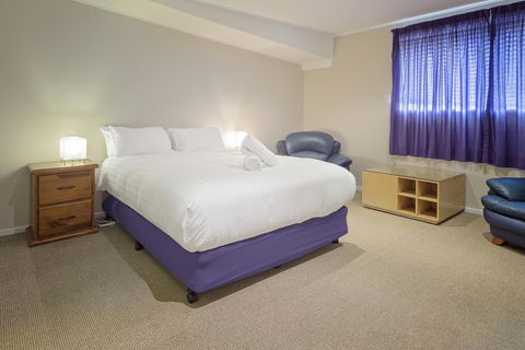 Wendaleigh 8 - Central Unit - Accommodation Redcliffe 1
