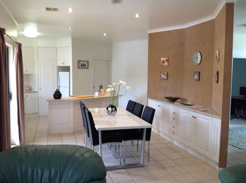 Wendy's Retreat - Accommodation Redcliffe 1