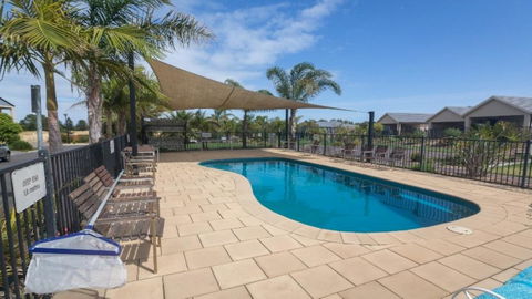 Wenneelys - 26/45 St Andrews Boulevard - Accommodation Redcliffe 0
