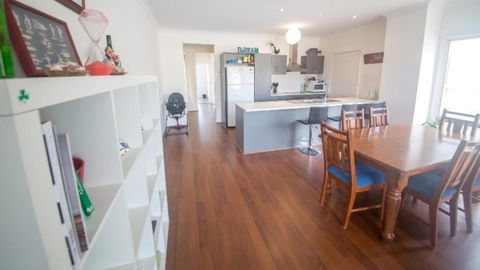 Wenneelys - 26/45 St Andrews Boulevard - Accommodation Redcliffe 3