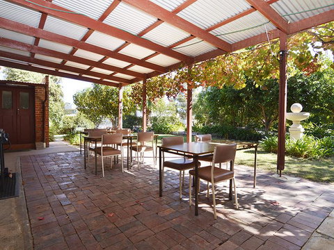 Wentworth Central Motor Inn - Accommodation Redcliffe 1