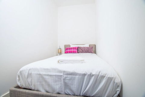 Wentworth Point 2Beds1Study2Bath Brand New APT - Accommodation Redcliffe 3