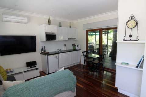 Westering Cottage - Accommodation Redcliffe 1