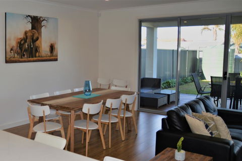 Western Breeze - Accommodation Redcliffe 2