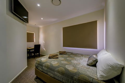 Western Downs Motor Inn - Accommodation Redcliffe 3