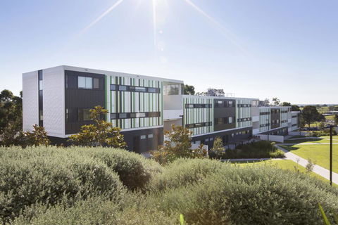 Western Sydney University Village - Campbelltown - Accommodation Redcliffe 2