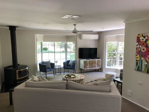 Westwood Lodge Apartments - Accommodation Redcliffe 1