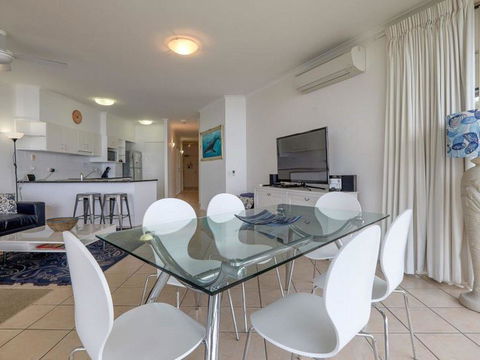 Whale Watch 40 - Accommodation Redcliffe 2