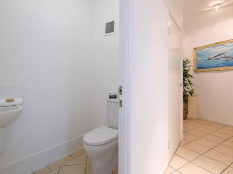 Whale Watch 40 - Accommodation Redcliffe 1