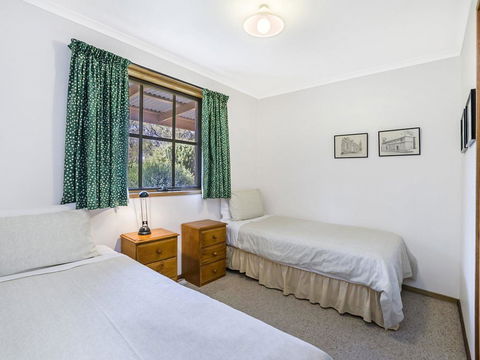 Whalers Cottage - Accommodation Redcliffe 1