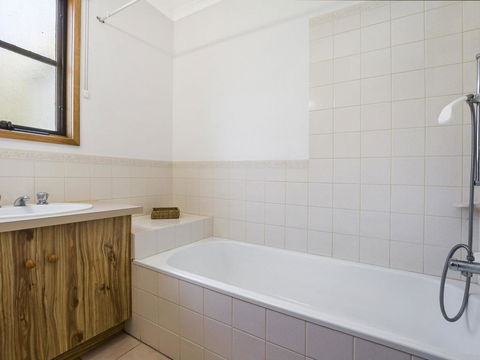 Whalers Cottage - Accommodation Redcliffe 3