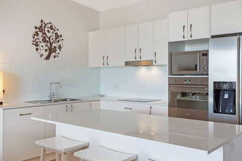 Wharf Apartment Unit 15 - Accommodation Redcliffe 1