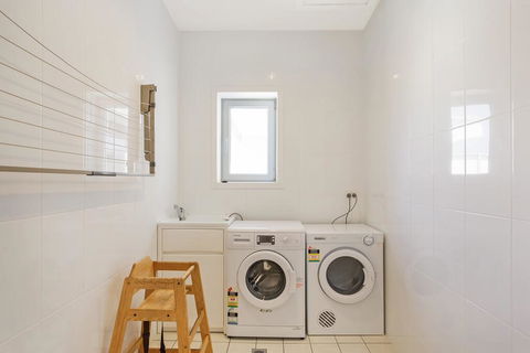 Wharf Apartment Unit 15 - Accommodation Redcliffe 3