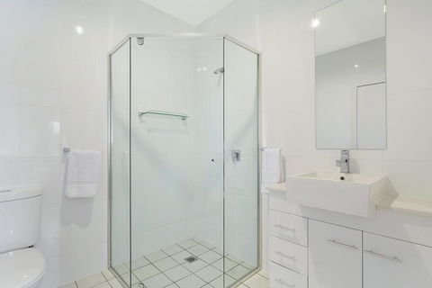 Wharf Apartment Unit 15 - Accommodation Redcliffe 2