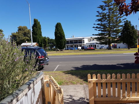 WHARF COTTAGE - Accommodation Redcliffe 1