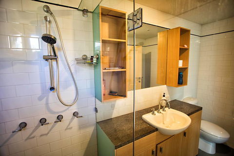 WHARF COTTAGE - Accommodation Redcliffe 3