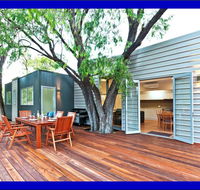 Whatmans Beach House - Accommodation Redcliffe