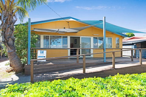 Wheelchair Friendly With Water Views - Welsby Pde, Bongaree - Accommodation Redcliffe 0