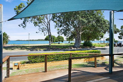 Wheelchair Friendly With Water Views - Welsby Pde, Bongaree - Accommodation Redcliffe 3