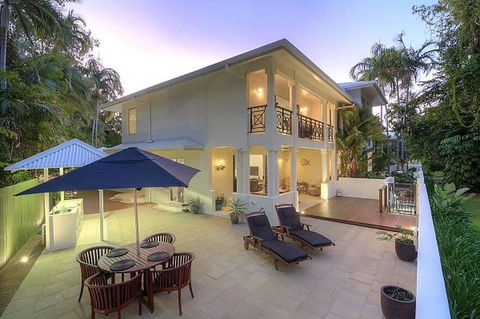Whispering Palms - Accommodation Redcliffe 0