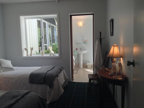 Whispering Pines Bed And Breakfast - Accommodation Redcliffe 2