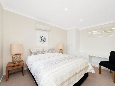 Whispering Sands', 10 Sandy Point Road - Luxury Waterfront Home With Aircon, WIFI & Foxtel - Accommodation Redcliffe 3