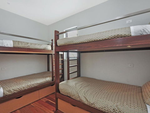 Whispers - Accommodation Redcliffe 1