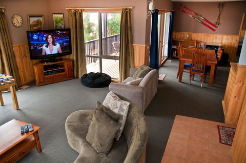 Whistler - Accommodation Redcliffe 2
