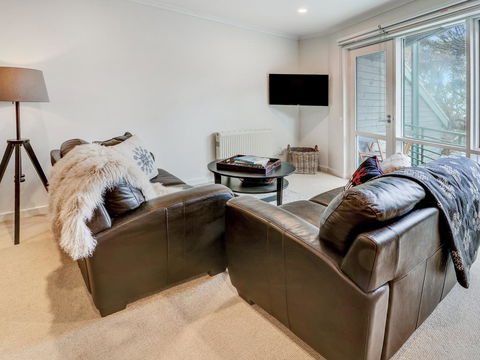 Whistler 5 - Accommodation Redcliffe 2