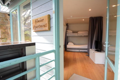 Whistler 8 Glacier - Accommodation Redcliffe 2